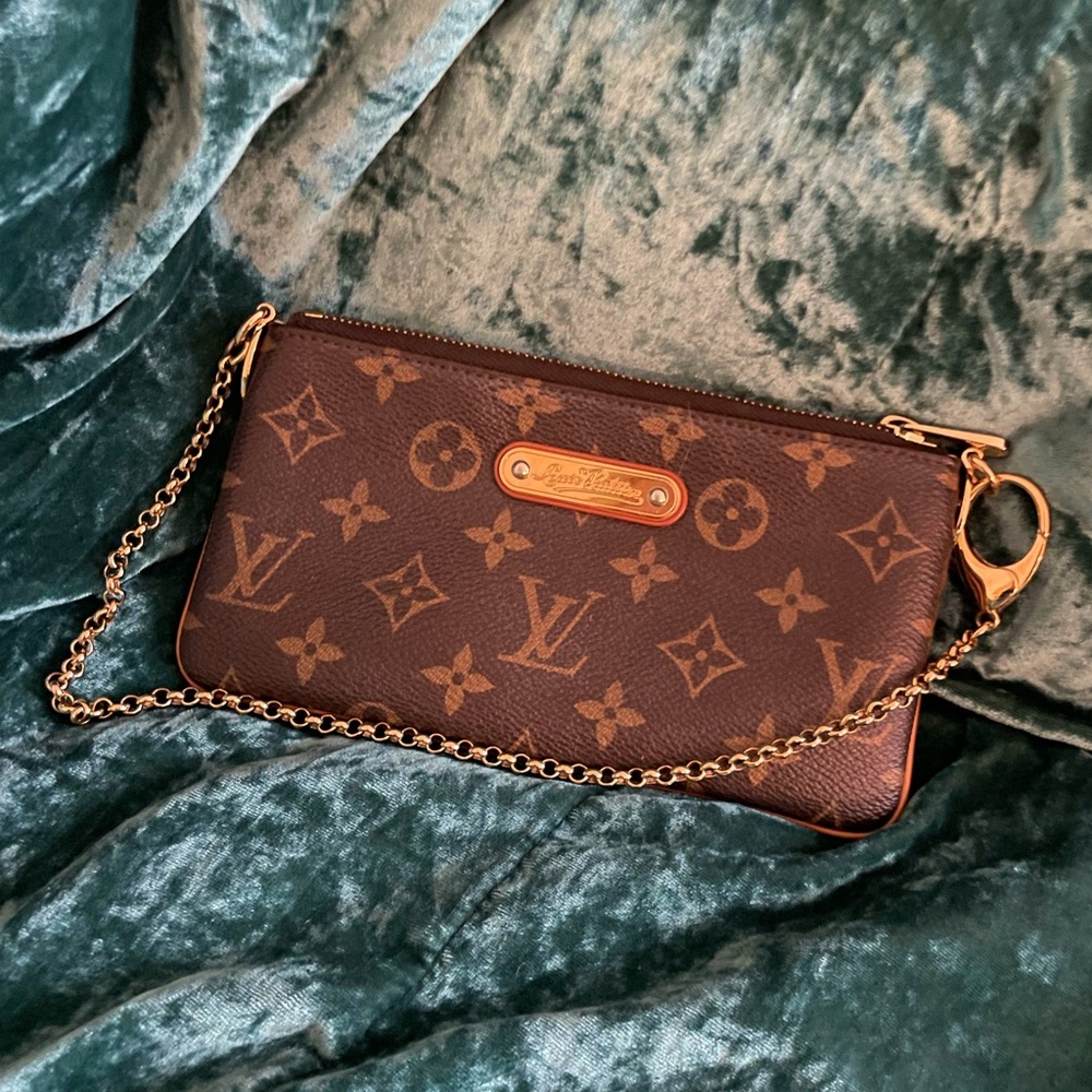 Vintage Louis Vuitton Pochette Milla Monogram Clutch/Purse with Gold Chain